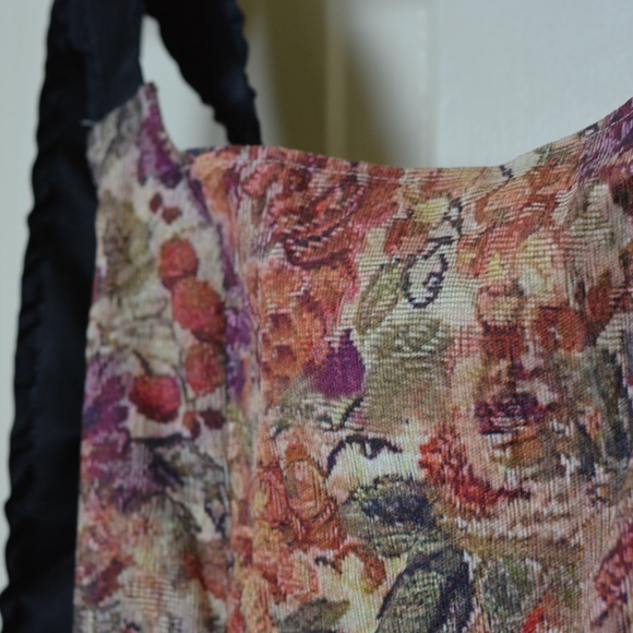 Floral Crop Top - Picture 2 of 9